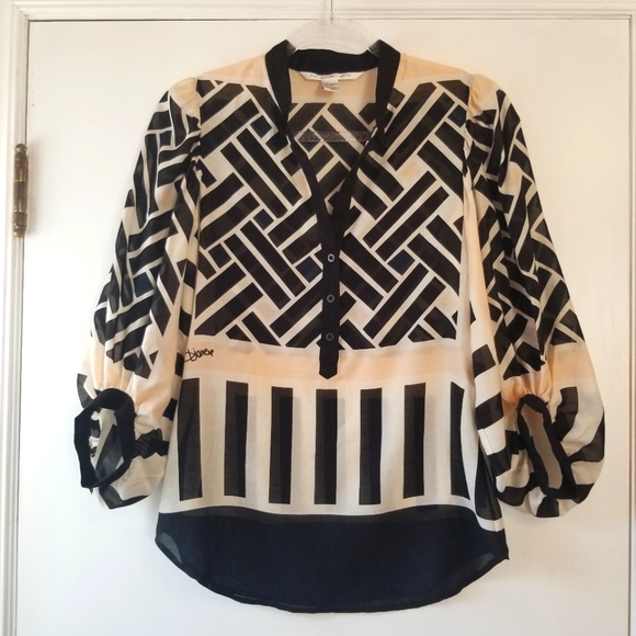 Diane Von Furstenberg Tops - DIANE VON FURSTENBURG Women's Syrahni Black Geometric Design Silk Top. Size 0
